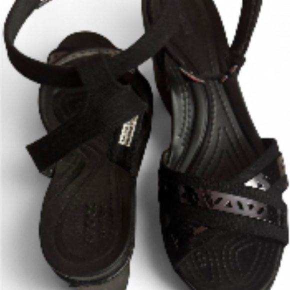 Elegant Black Croc Wedge Sandals - Picture 9 of 10